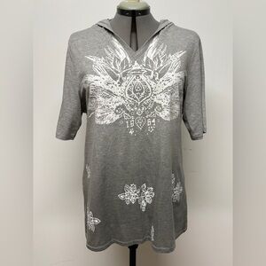 Seven7 Gray and White Floral and Silver Short Sleeve Tee hoodie Size 14/16